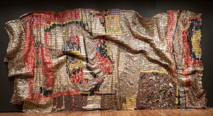 Anatsui perspectives ghanaian kunst cloth skulptur textil kioku keizo liquor caps bottle textiel textile